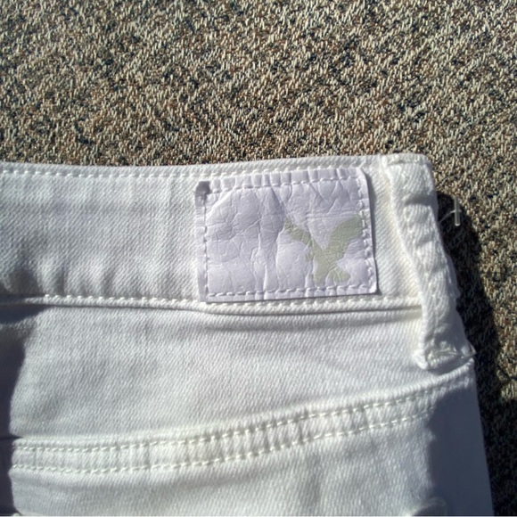 American Eagle Hi Rise Shortie Shorts Denim White Ripped Casual size 6 28 - Picture 3 of 11